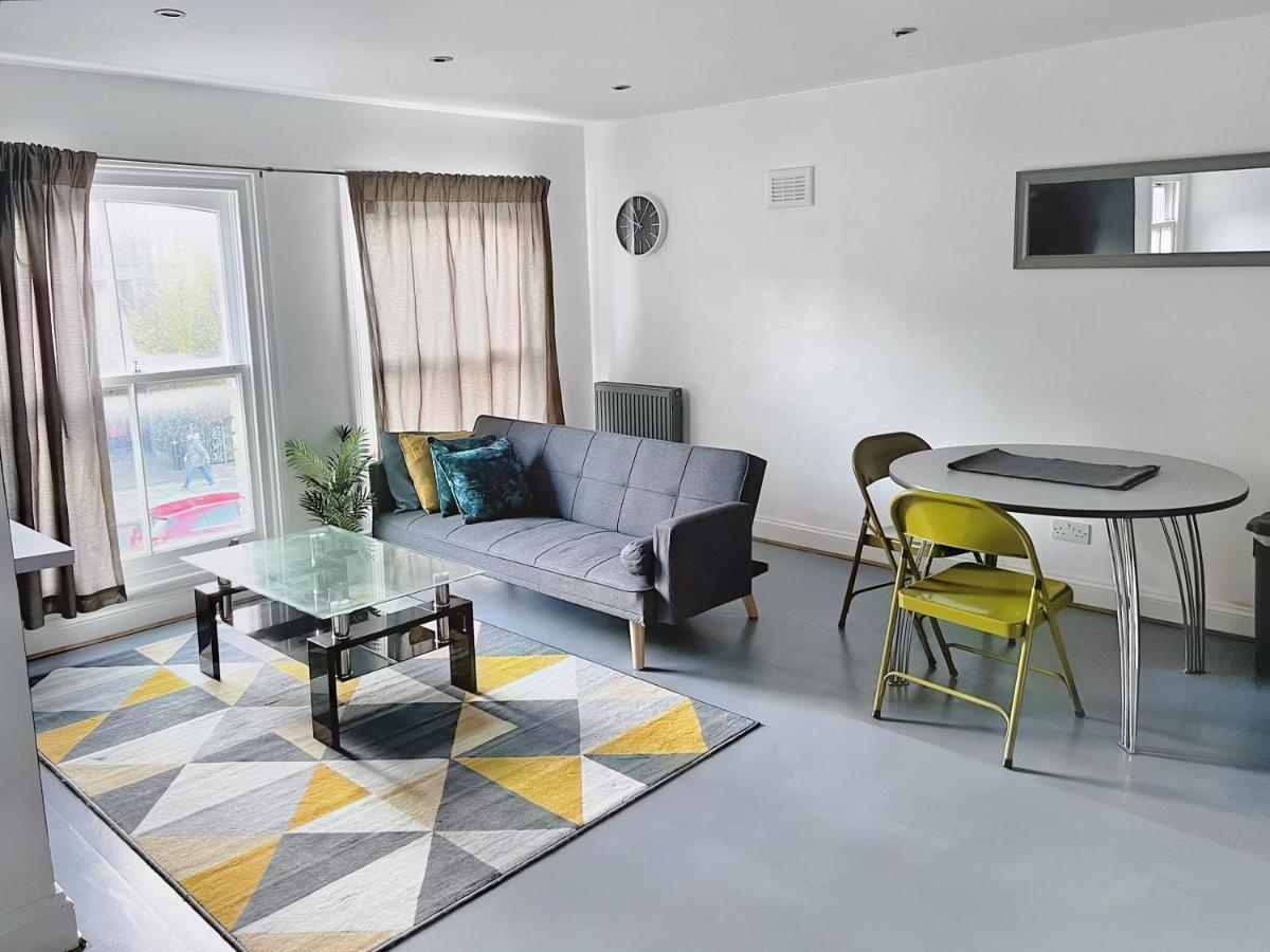 Lovely 2-Bedroom Serviced Apartment Greater London Londres Exterior foto