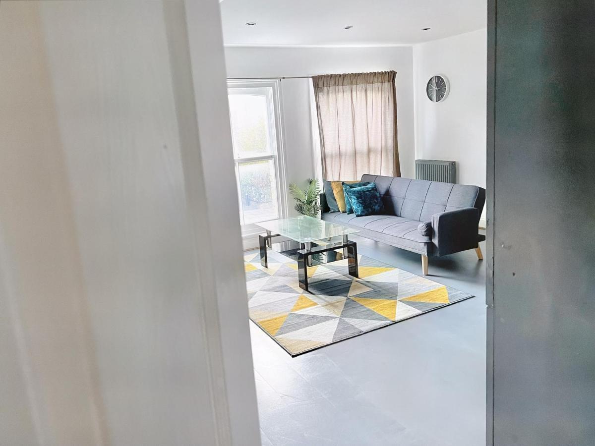 Lovely 2-Bedroom Serviced Apartment Greater London Londres Exterior foto